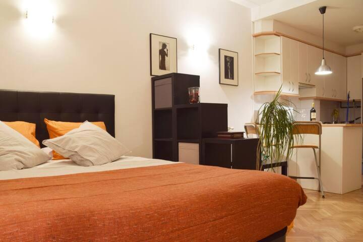 Estudio Acogedor Y Luminoso Appartamento Madrid Esterno foto